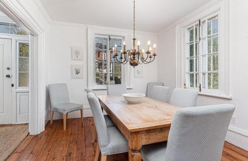 Delta House | Historic 1853 Kingsgate Lakehouse