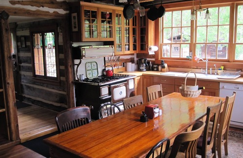 Gardiner Cabin | Historic 2 Story Hand-Hewn Log Cabin Next to Yellowstone Park