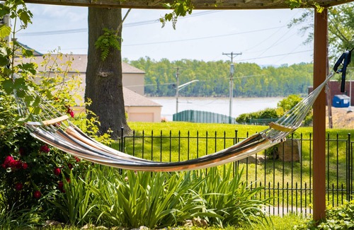 Cape Girardeau House | Historic 2-Story Foursquare Home - C.1847 - River Views - Fast Wifi