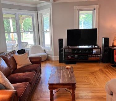 Fair Haven House | Historic 4 Bed 2 Bath Victorian Estate Fast Wifi
