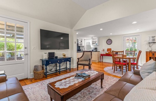 Mystic House | Historic 4BR 3BA Victorian – Steps to Downtown Mystic & Seaport