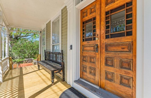 Mystic House | Historic 4BR 3BA Victorian – Steps to Downtown Mystic & Seaport