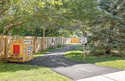 Independence House | Historic 9 BR/10 bath with putting green/splash pad
