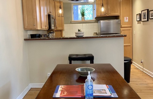 Edgewater House | Historic Andersonville Coach House.
