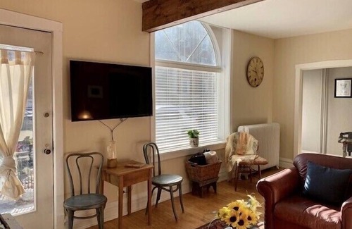 Edgewater House | Historic Andersonville Coach House.