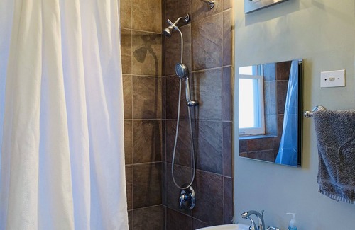 Edgewater House | Historic Andersonville Coach House.