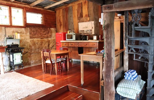 Wollombi House | Historic barn in the heart of Wollombi village, close to function venues.