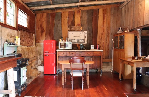 Wollombi House | Historic barn in the heart of Wollombi village, close to function venues.