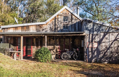 Wollombi House | Historic barn in the heart of Wollombi village, close to function venues.