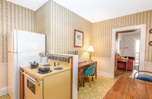 Galena Condo | Historic Briarstone Inn Queen Bedroom