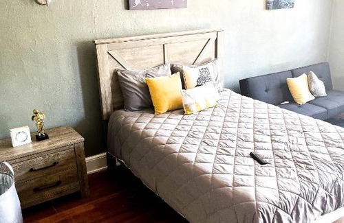 Garden Hills Apartment | Historic Buckhead Loft Garden Hills