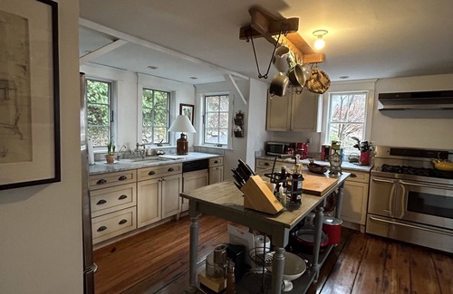 Grand View-on-Hudson House | Historic cottage with majestic river views