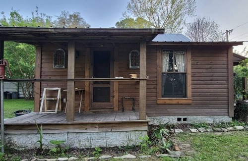 Worthington Springs Cabin | Historic Cabin Magic near Springs and UF