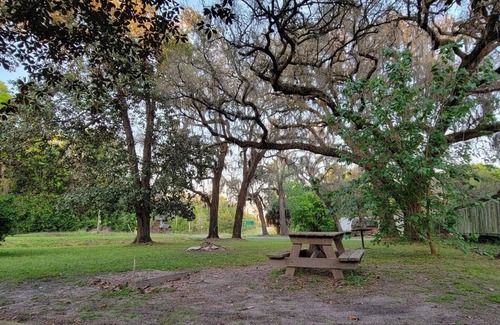 Worthington Springs Cabin | Historic Cabin Magic near Springs and UF
