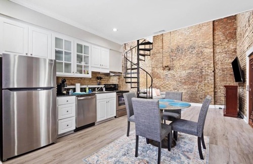 Mobile Apartment | Historic Carriage House Loft In Heart of Downtown Mobile