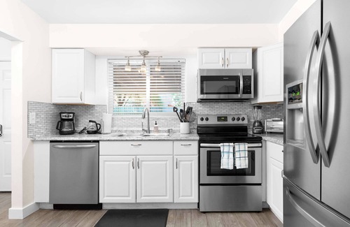 Duffy Apartment | Historic Central 2nd St. Sanctuary Duplex