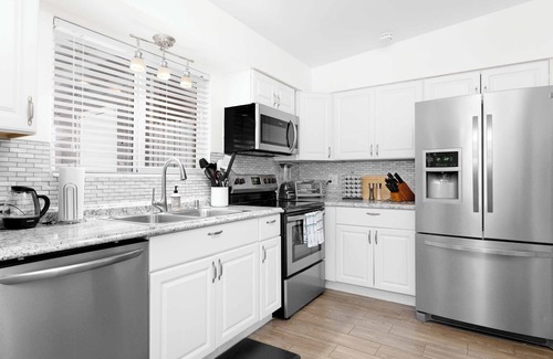 Duffy Apartment | Historic Central 2nd St. Sanctuary Duplex