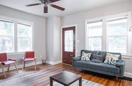 Old North Columbus Apartment | Historic Central OSU 3 BR 2 Bath King Bed Free parking