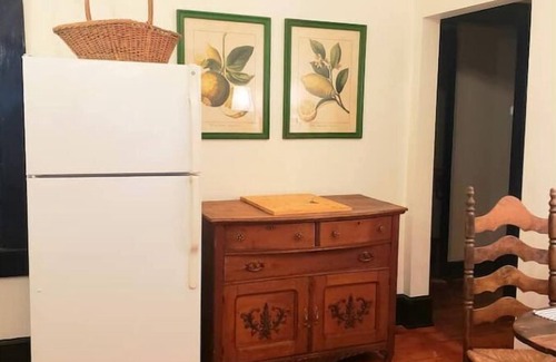 Lancaster Apartment | Historic charm: art-filled apartmnt centrally located in historic Lancaster city