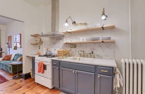 Lancaster Apartment | Historic charm: art-filled apartmnt centrally located in historic Lancaster city