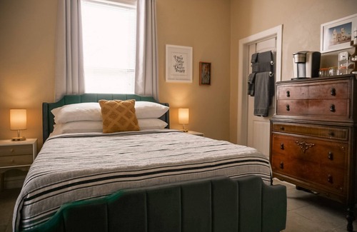 Iron Horse House | Historic Charm + Modern Amenities Downtown/UA/Gem Show