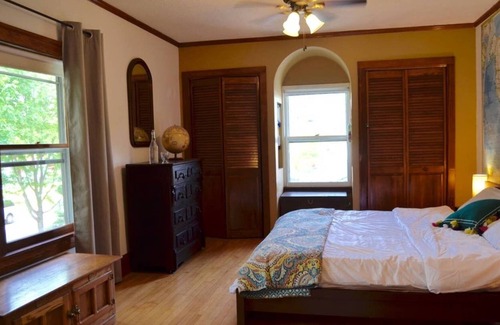 West Chicago House | Historic charm★Family friendly★Walk to Metra★Patio