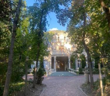 Sandy House | Historic Chateau at La Caille