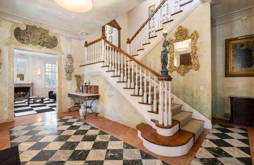 Sandy House | Historic Chateau at La Caille