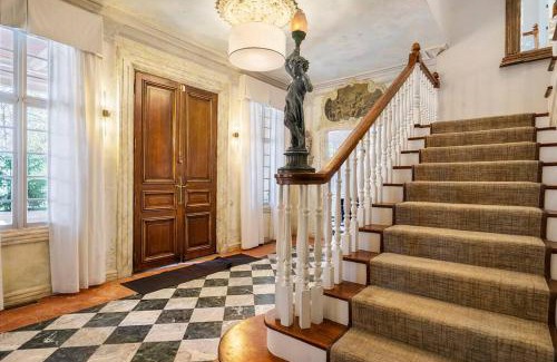 Sandy House | Historic Chateau at La Caille