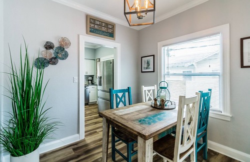 Lakeland Cottage | Historic Cottage Near Florida Southern College ~ Dogs Welcome~ Walk Everywhere