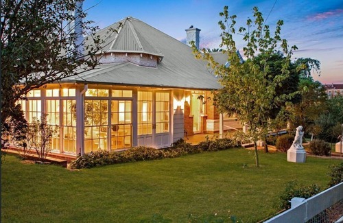 Harden House | Historic Country Homestead Retreat