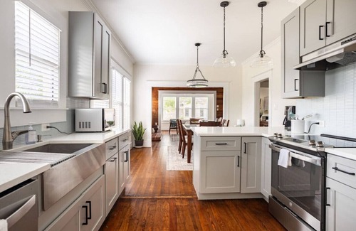 Eastside Promise Neighborhood House | Historic Craftsman | Hot Tub | 4BD&3BA | 1mi to DT