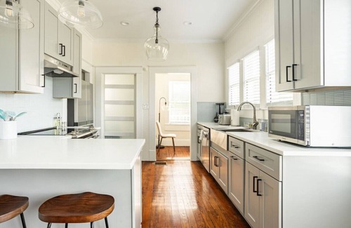 Eastside Promise Neighborhood House | Historic Craftsman | Hot Tub | 4BD&3BA | 1mi to DT