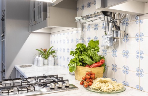 Le Cure Villa | Historic Dante's Manor, 5 Bdr Villa, Pool, Garden, Jacuzzi, AC, 5 min Florence