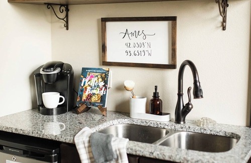 Garden City House | HISTORIC DESTINATION - 3 Suites/Entire Floor - Milford Schoolhouse Stays