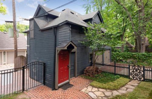 Summit - University Bed & Breakfast | Historic District BnB