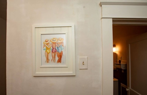 Huntsville House | Historic District with Local Art - Gallery House