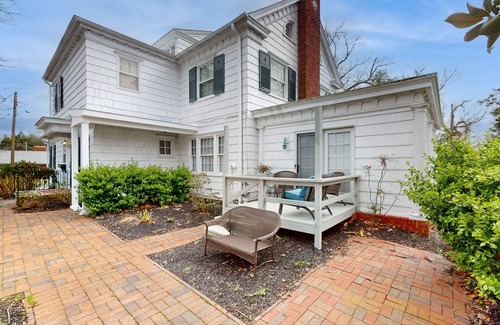 Salisbury House | Historic dog-friendly home with a grassy yard, deck, washer/dryer, & central AC