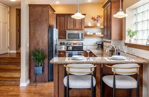 Ames Apartment | Historic Downtown | 1BD Full Apt