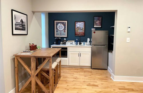 Bristol Apartment | Historic Downtown Bristol Studio - Free Parking - Steps from State Street