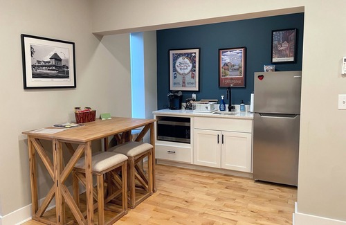 Bristol Apartment | Historic Downtown Bristol Studio - Free Parking - Steps from State Street