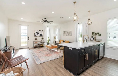 Hammond Condo | HiSTORIC DOWNTOWN HAMMOND CONDO 2 bed, 2 bath