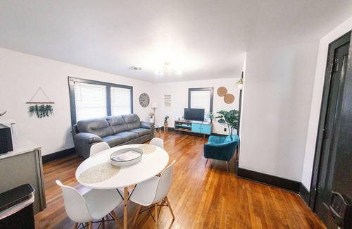 Somerset Apartment | Historic Downtown Hideaway-- Suite B