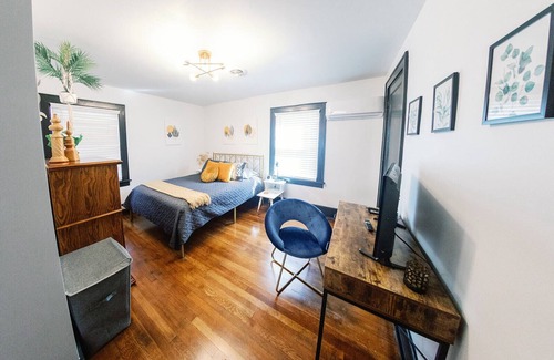 Somerset Apartment | Historic Downtown Hideaway-- Suite B