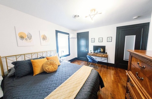 Somerset Apartment | Historic Downtown Hideaway-- Suite B