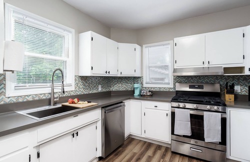 Rockford House | Historic downtown home w/playroom pool table, 2 doors from river