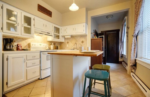 Hot Springs House | Historic Downtown Loft w/Full Kitchen - FlatIron