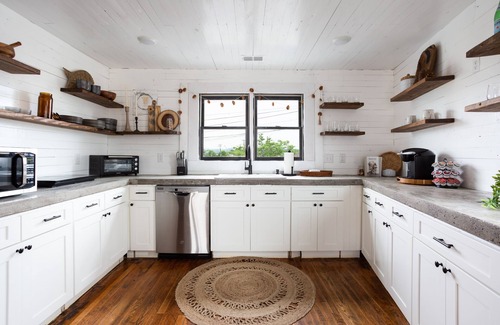 Sevierville House | HISTORIC DOWNTOWN LOFT