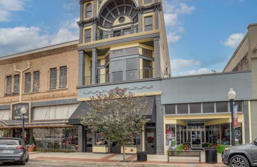Marshall Apartment | Historic Downtown Location Marshall Studio Escape