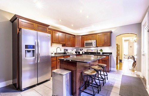 Dubuque House | Historic Downtown townhouse